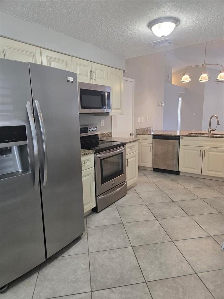 787 Arthurs Ct - Photo 3 of 12
