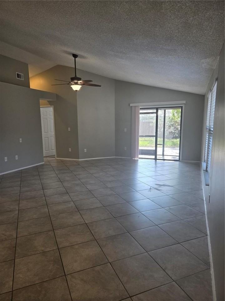 787 Arthurs Ct - Photo 4 of 12
