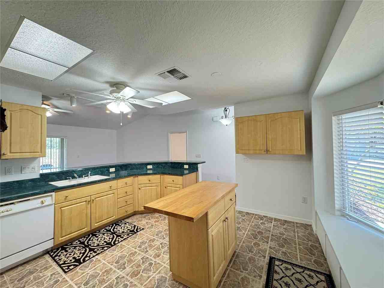 21606 Rosewood Ct - Photo 6 of 25