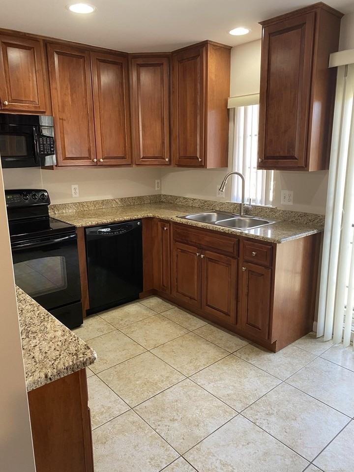 16670 Newbury Ave - Photo 7 of 30