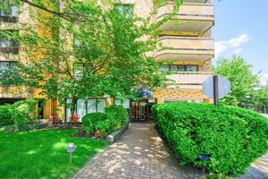 featured image of 141 Great Neck Rd #3A