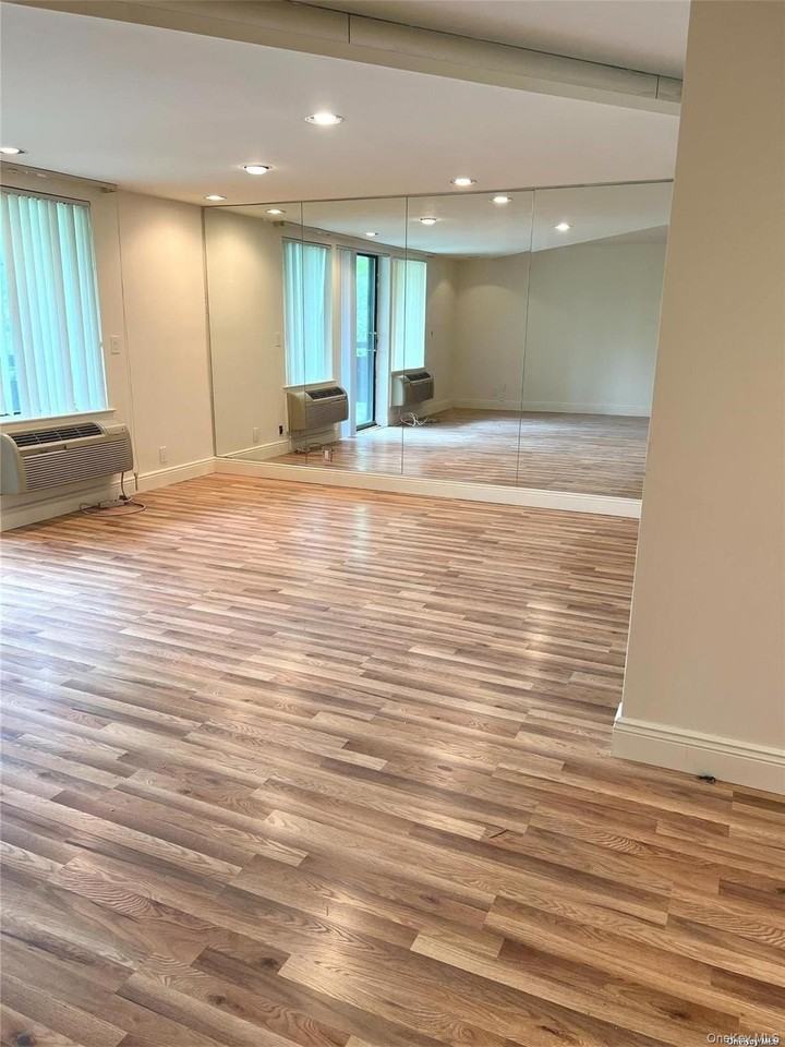 141 Great Neck Rd #3A - Photo 3 of 15