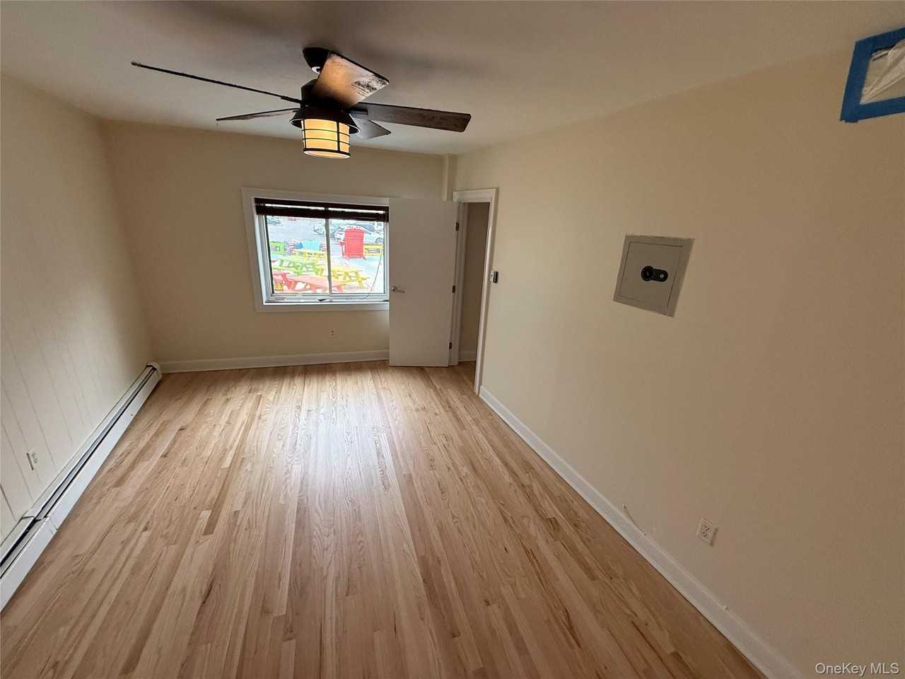 125 Deer Park Ave Unit C - Photo 6 of 8