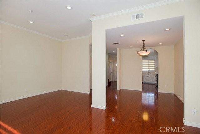 2345 Montrose Ave #5 - Photo 3 of 8