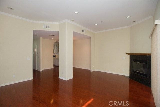 2345 Montrose Ave #5 - Photo 4 of 8