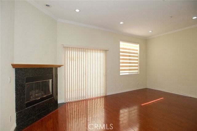 2345 Montrose Ave #5 - Photo 5 of 8