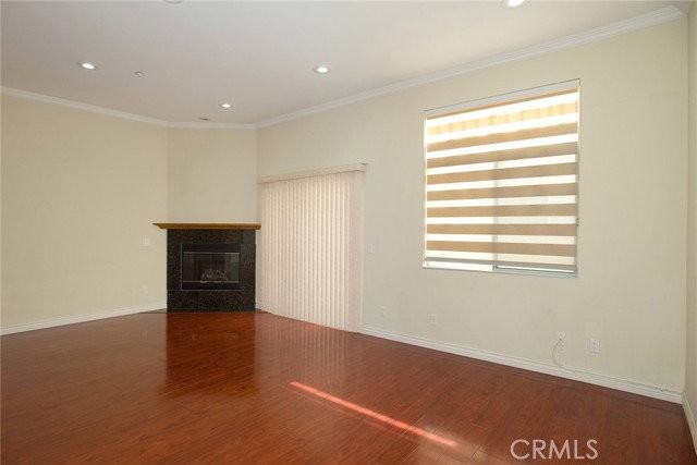 2345 Montrose Ave #5 - Photo 6 of 8