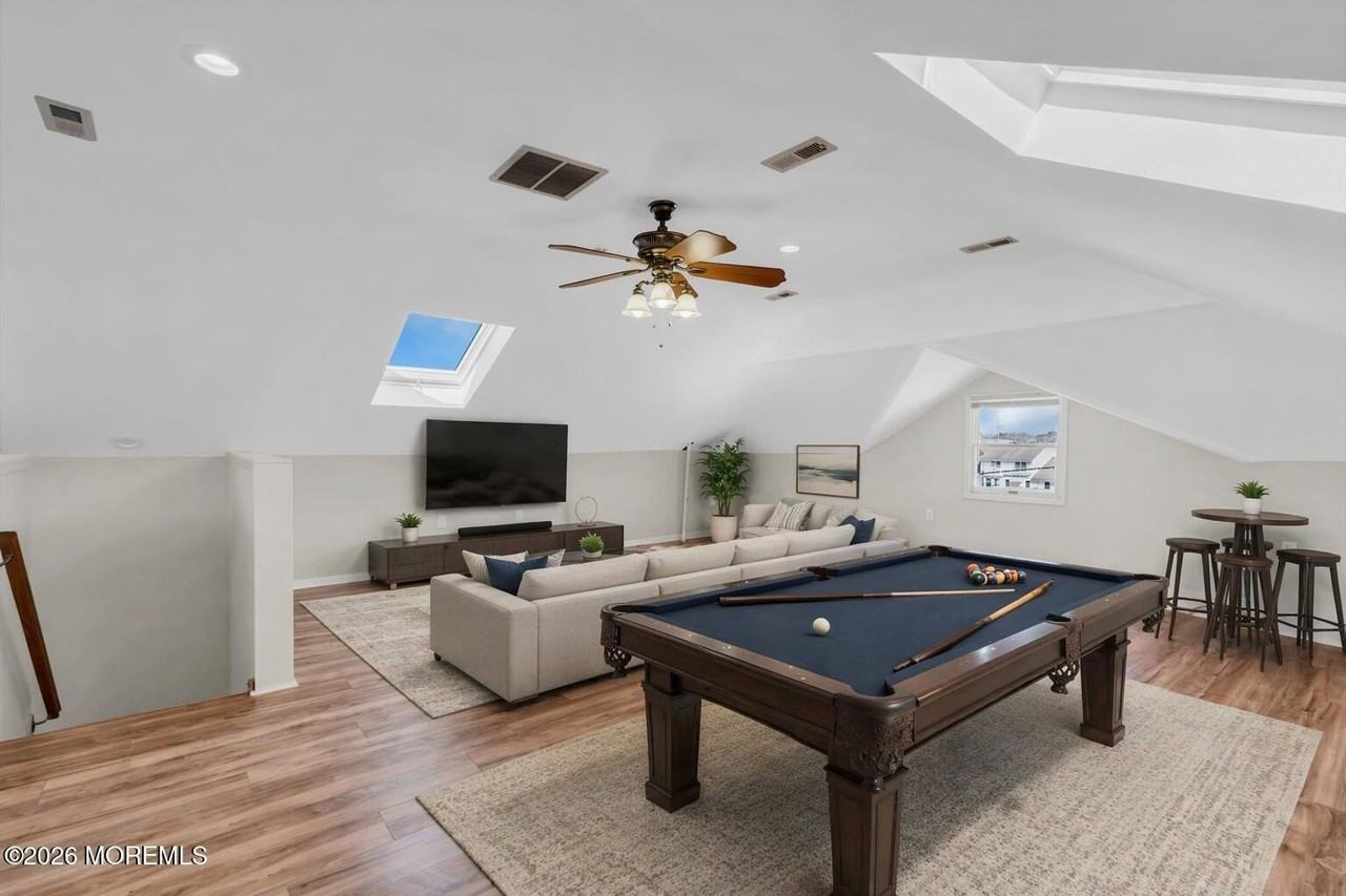 101 Clearwater Dr - Photo 4 of 46