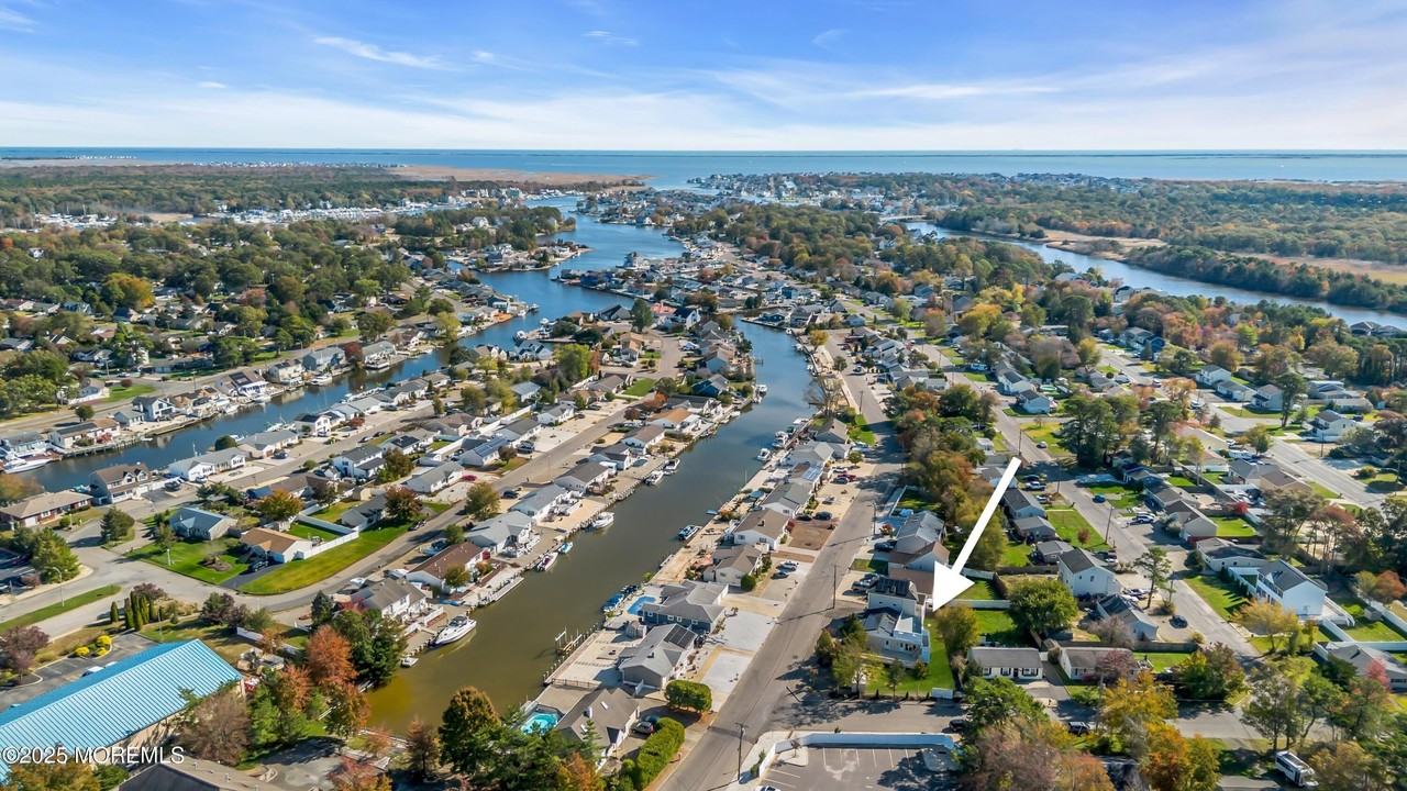 101 Clearwater Dr - Photo 2 of 46