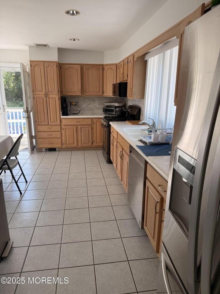 704 Dow Ave - Photo 2 of 14