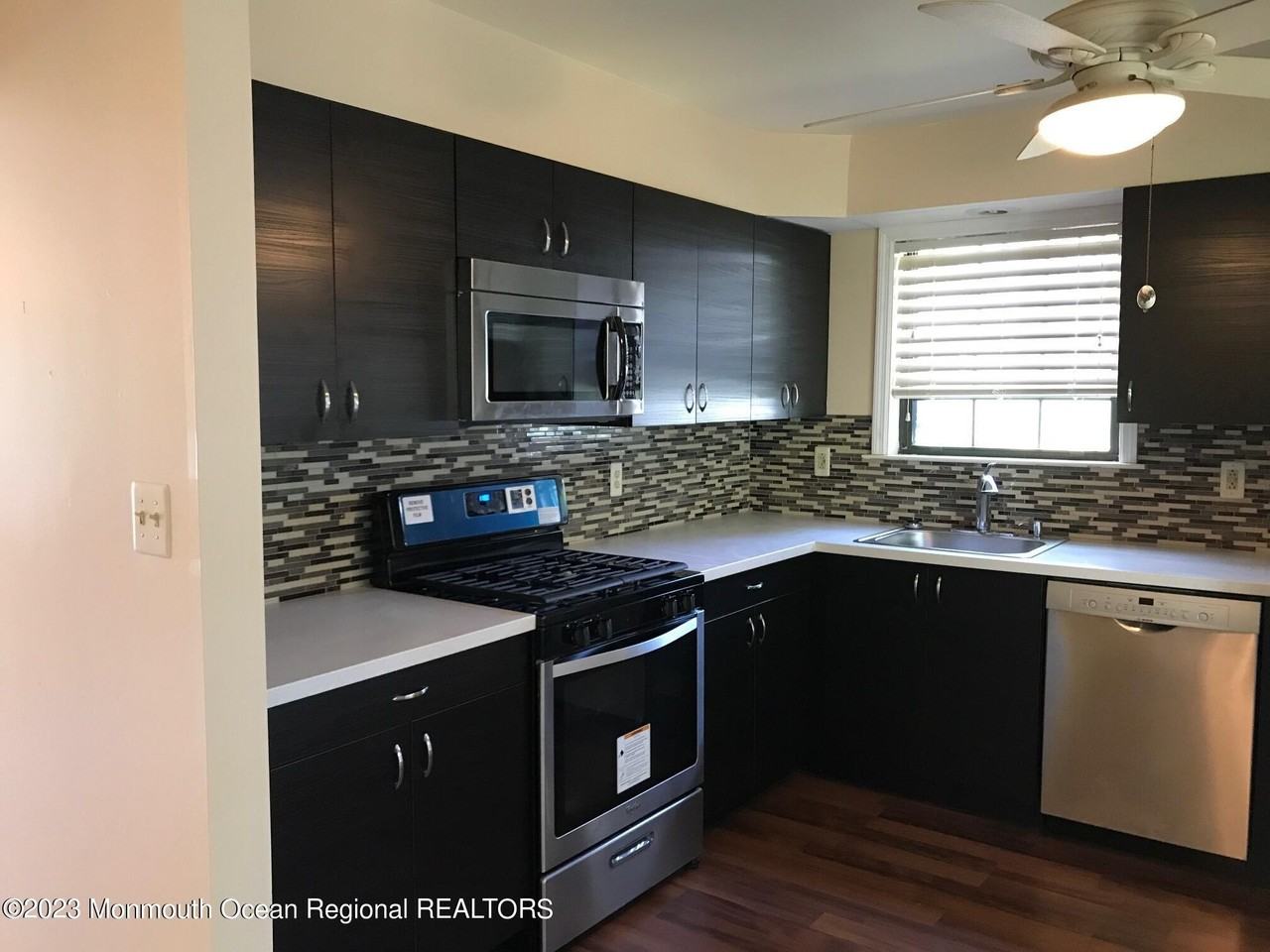 5 Claridge Ct #1 - Photo 2 of 7
