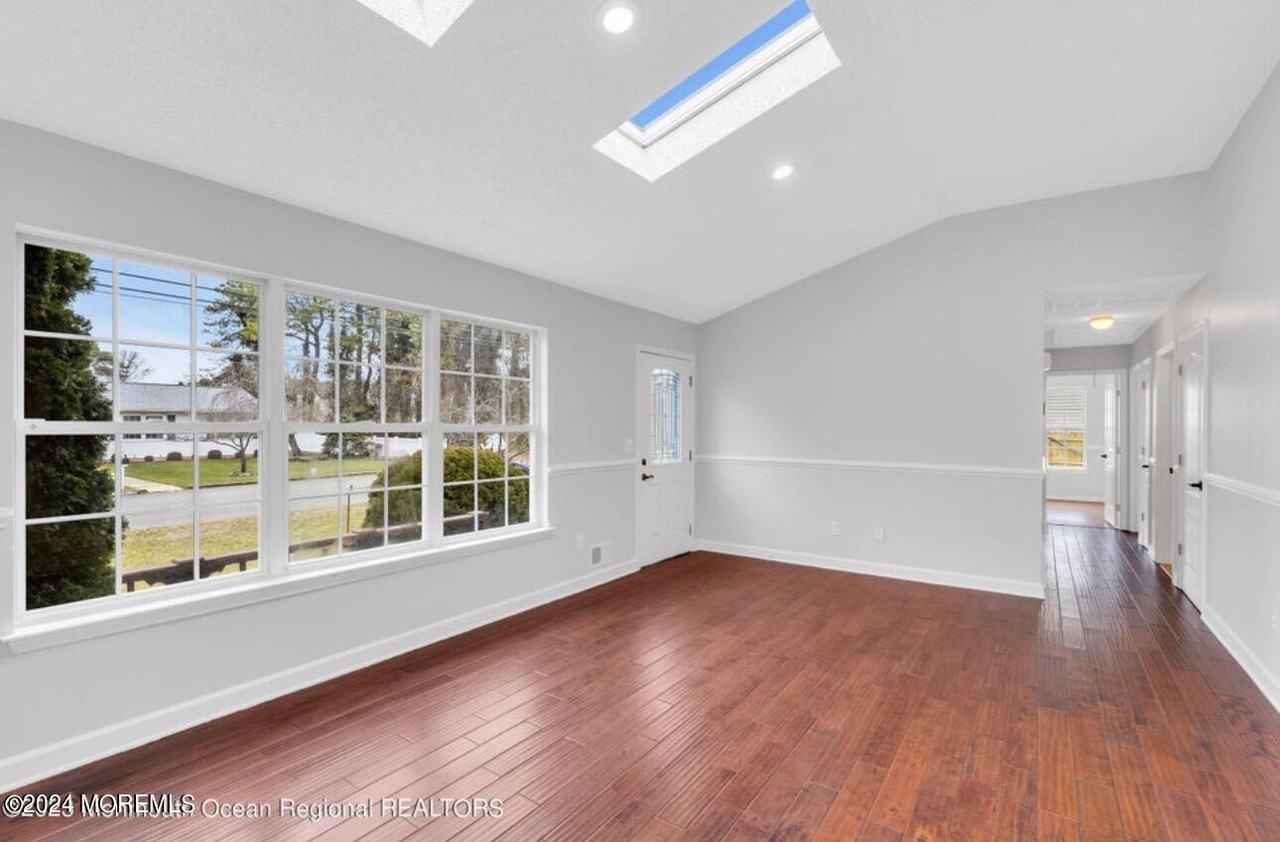 1008 4th Ave - Photo 3 of 17