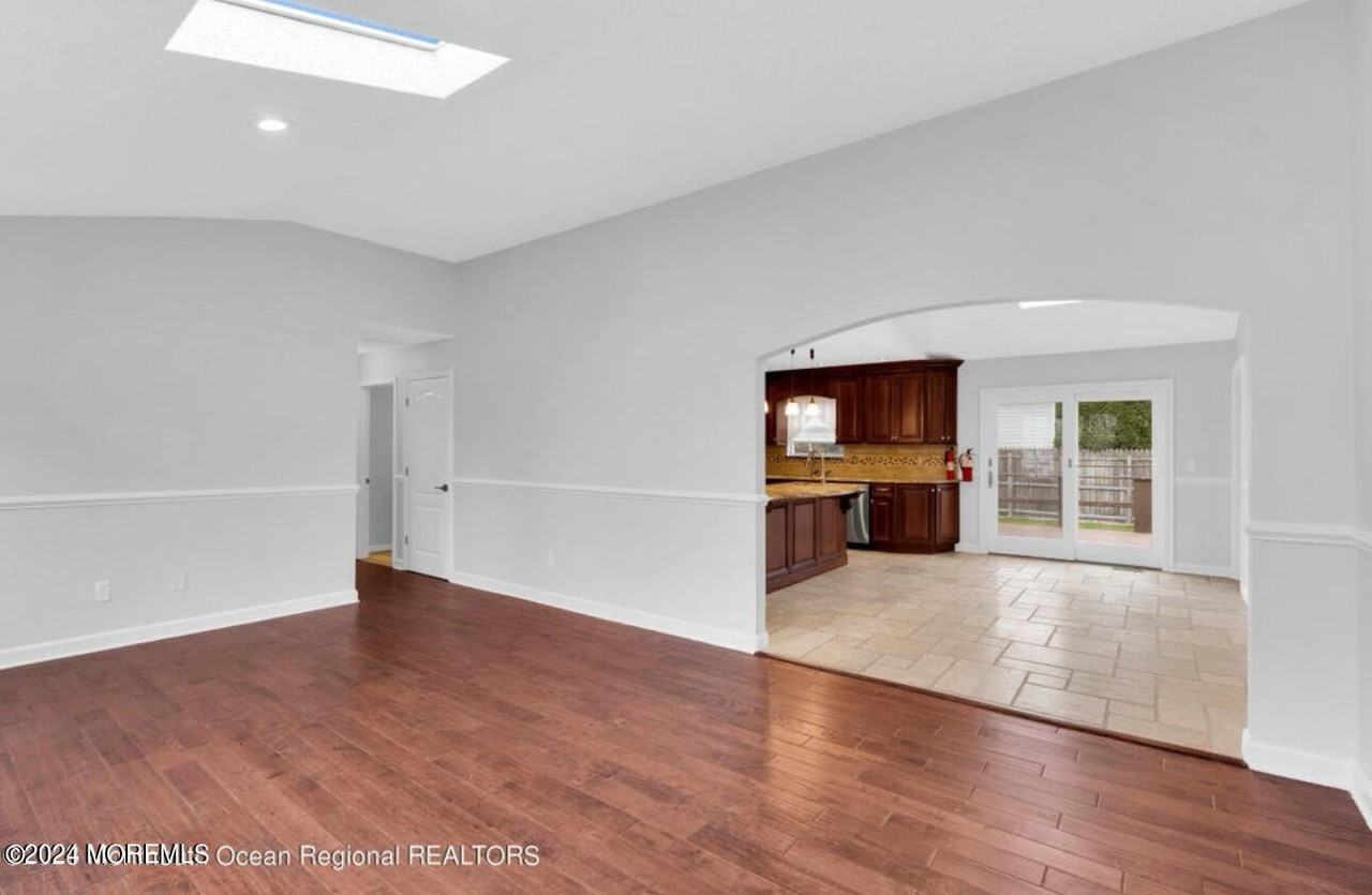1008 4th Ave - Photo 4 of 17
