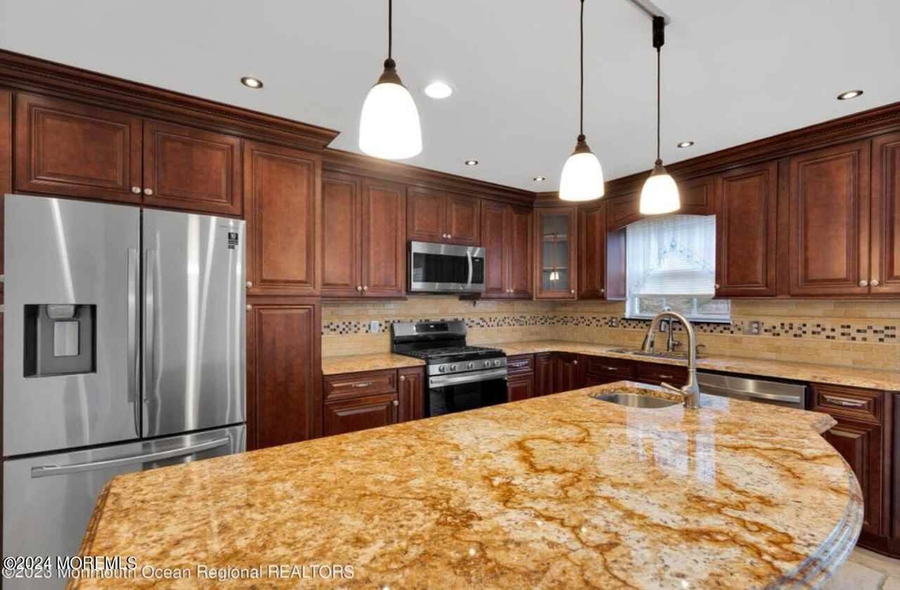 1008 4th Ave - Photo 6 of 17