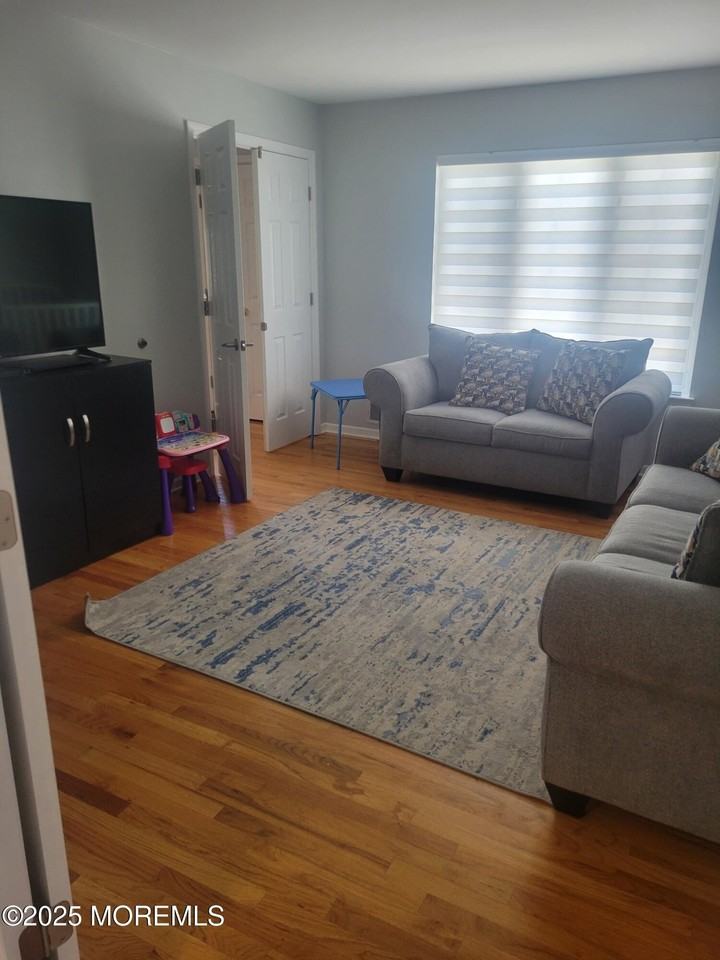 63 Jamestown Rd - Photo 5 of 12