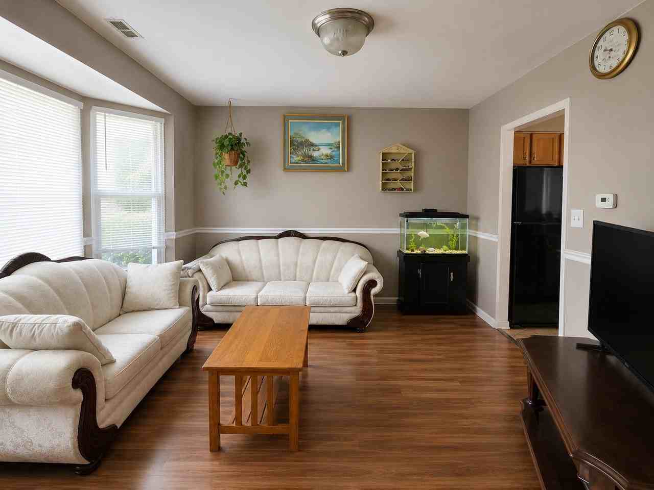 3416 Greenwich Ln - Photo 3 of 17
