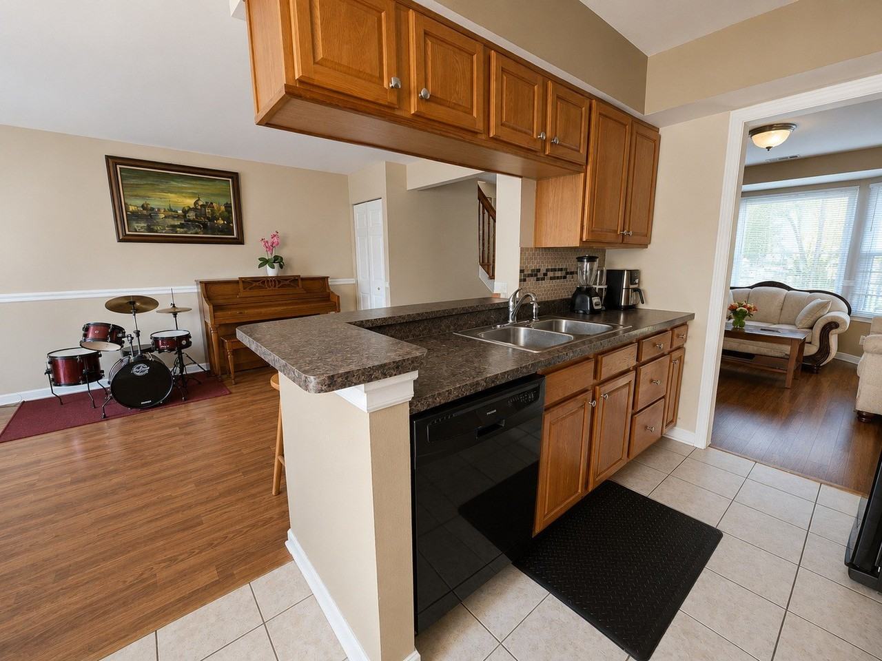 3416 Greenwich Ln - Photo 5 of 17
