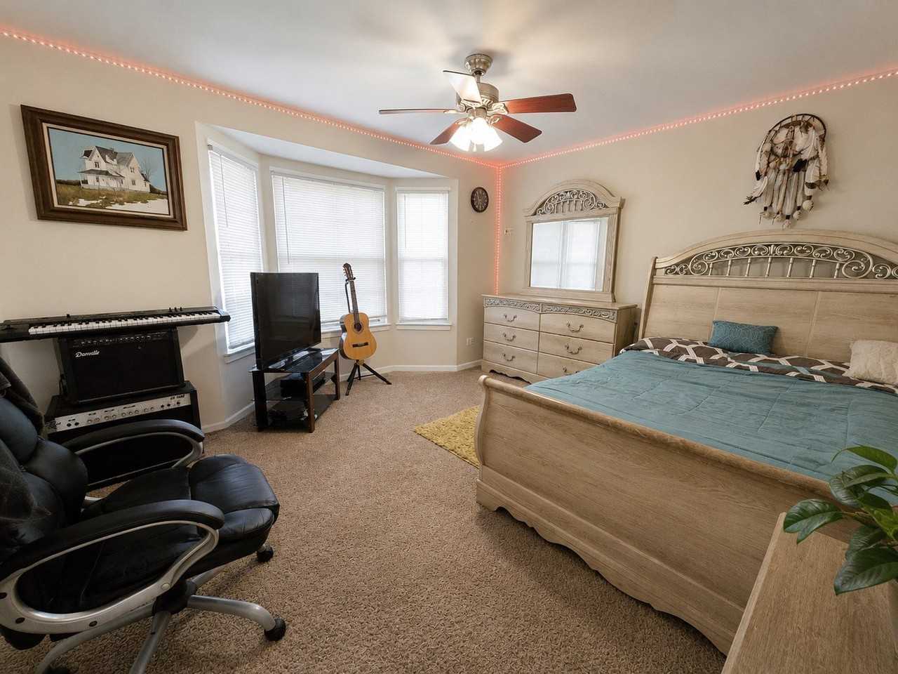 3416 Greenwich Ln - Photo 6 of 17