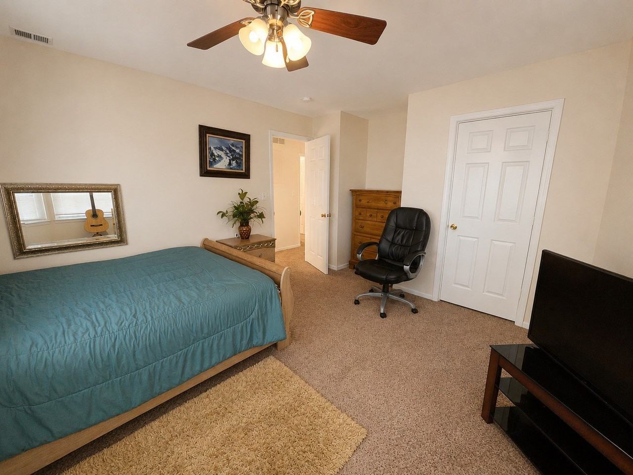 3416 Greenwich Ln - Photo 7 of 17