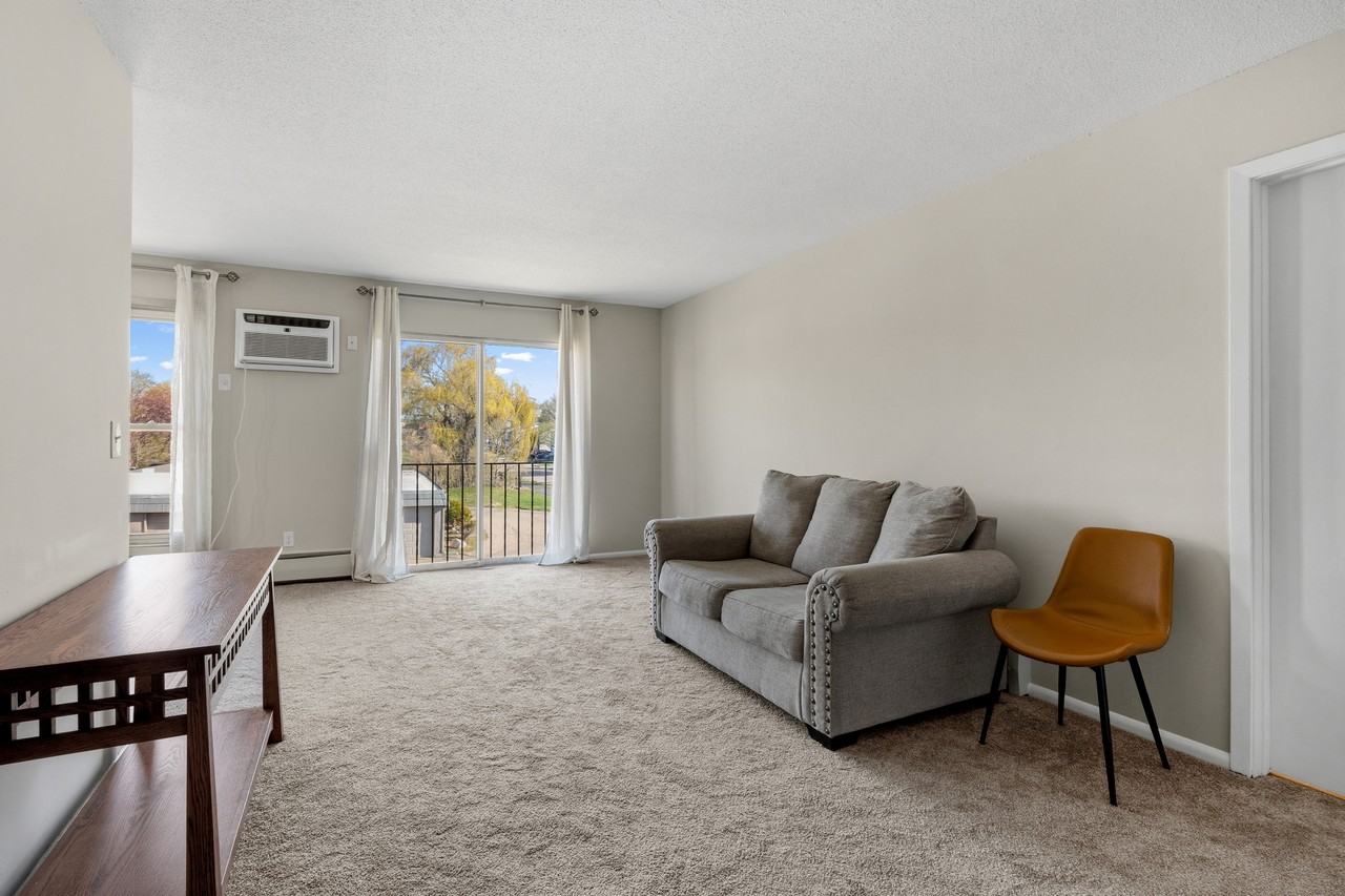 810 9th Ave S #8 - Photo 2 of 10