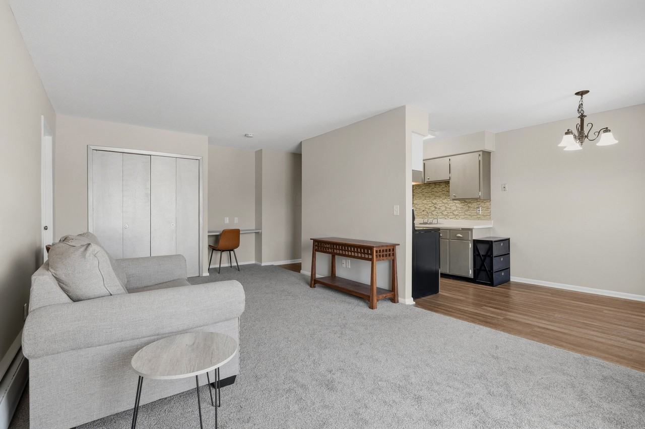 810 9th Ave S #8 - Photo 3 of 10