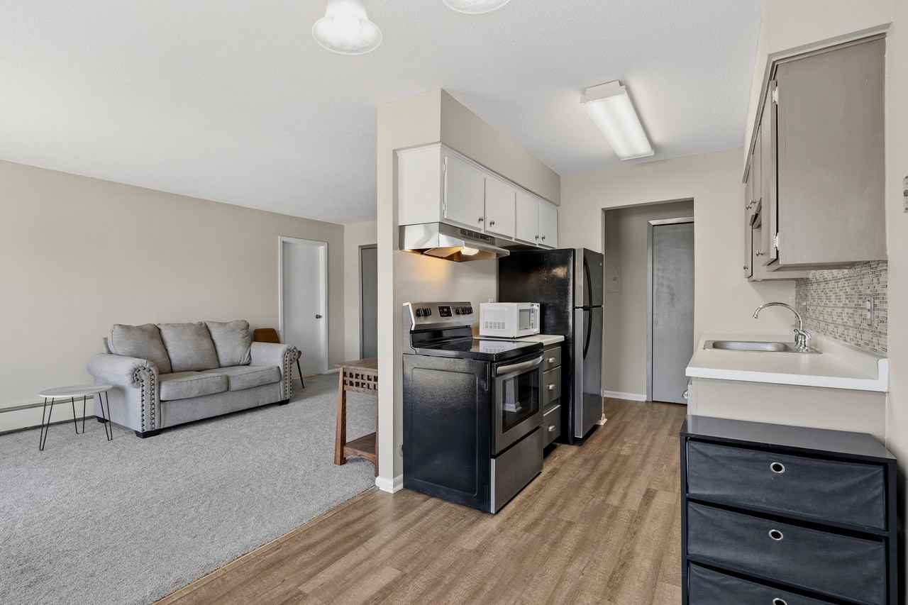 810 9th Ave S #8 - Photo 5 of 10
