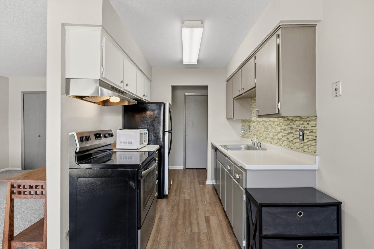 810 9th Ave S #8 - Photo 6 of 10