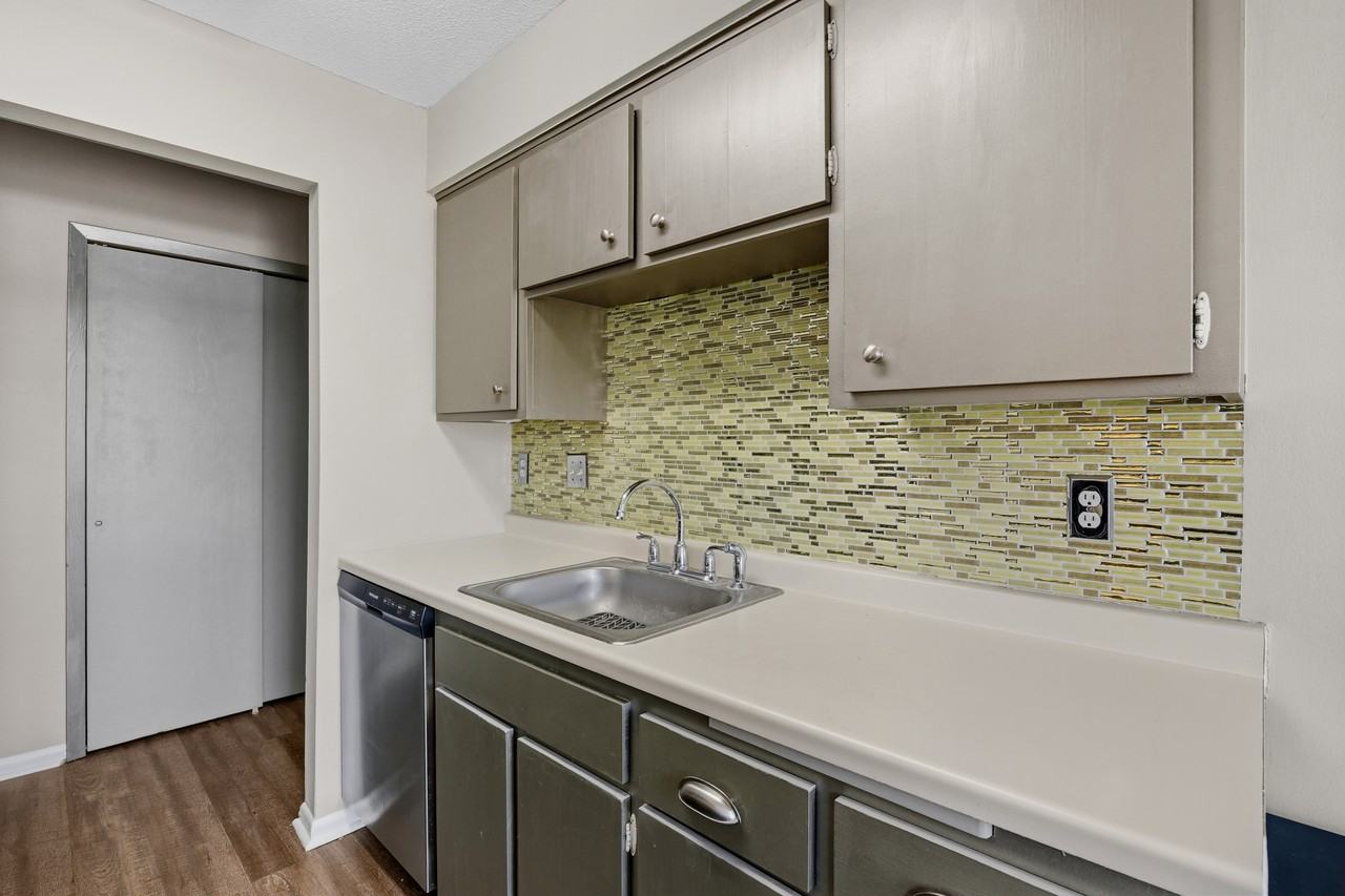 810 9th Ave S #8 - Photo 7 of 10