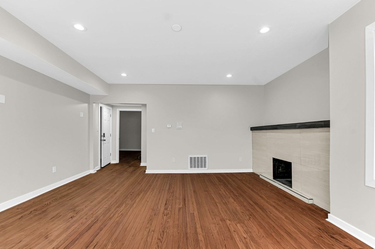 8042 S Champlain Ave #2 - Photo 4 of 17