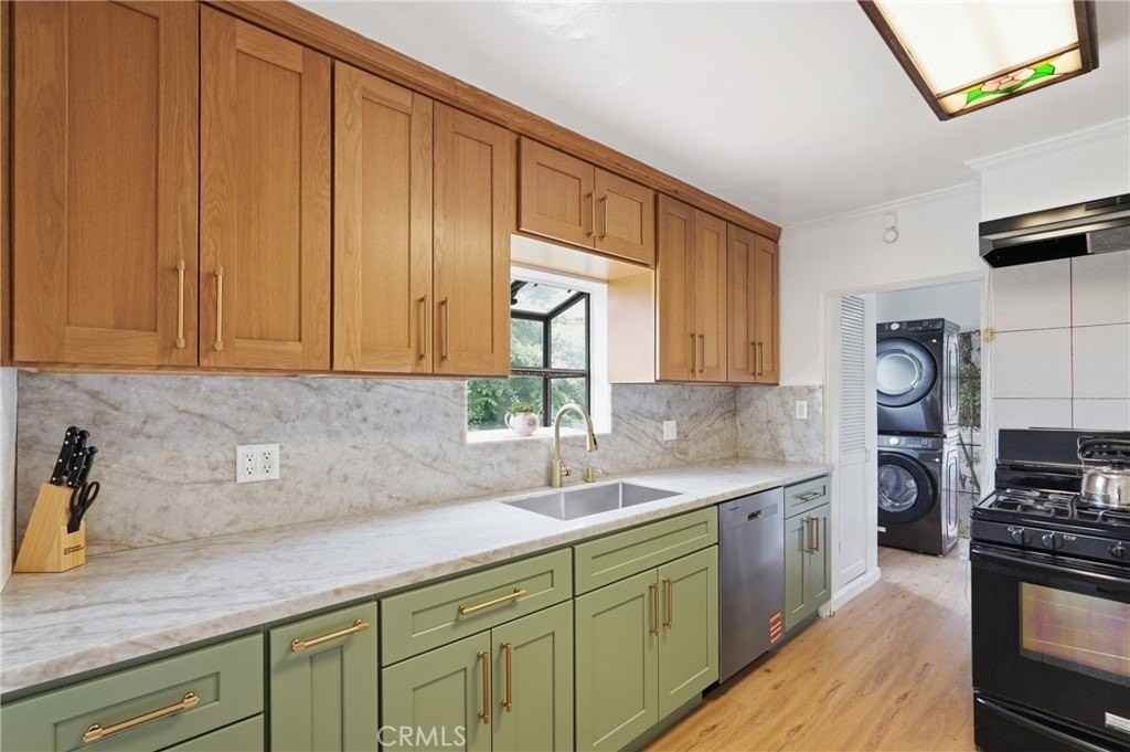 1745 College View Pl - Photo 4 of 49