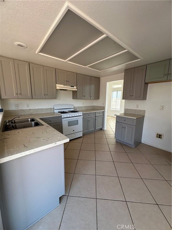 39925 Falcon Way - Photo 4 of 20
