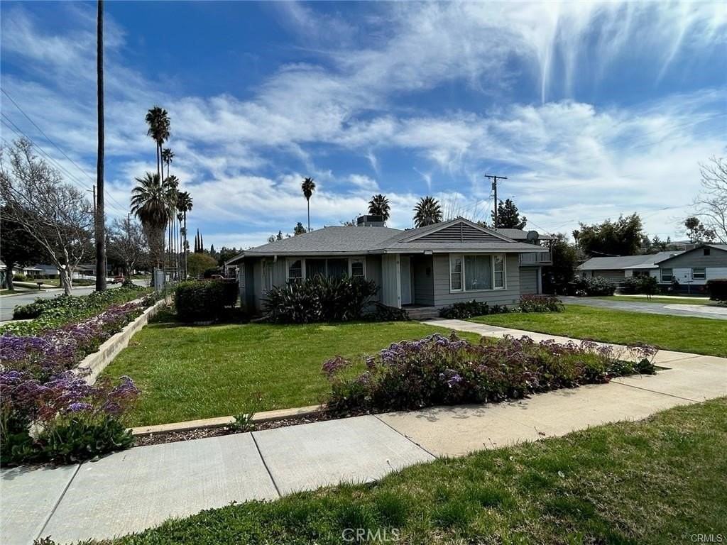 696 E Cypress Ave