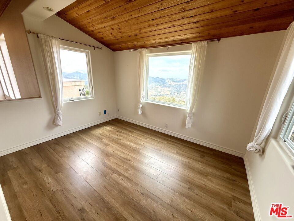 10827 Pacific View Dr - Photo 2 of 8