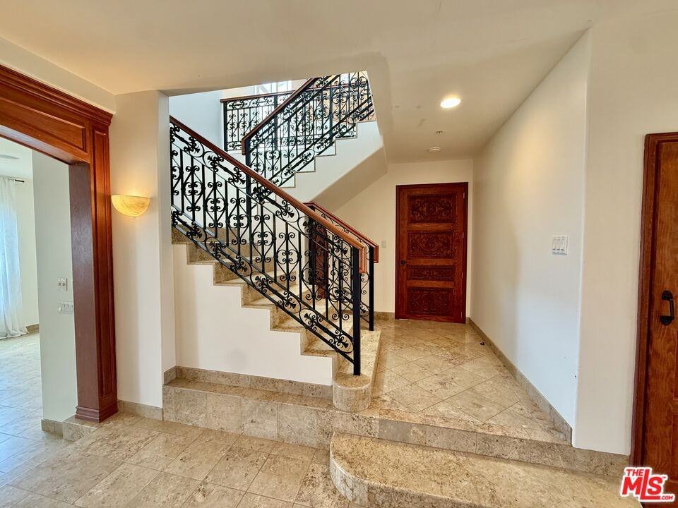 10827 Pacific View Dr - Photo 5 of 8