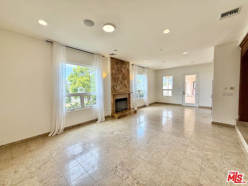10827 Pacific View Dr - Photo 7 of 8