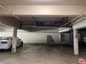 451 S Barrington Ave #202 - Photo 1 of 1