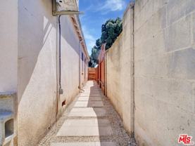 1924 Granville Ave - Photo 1 of 1