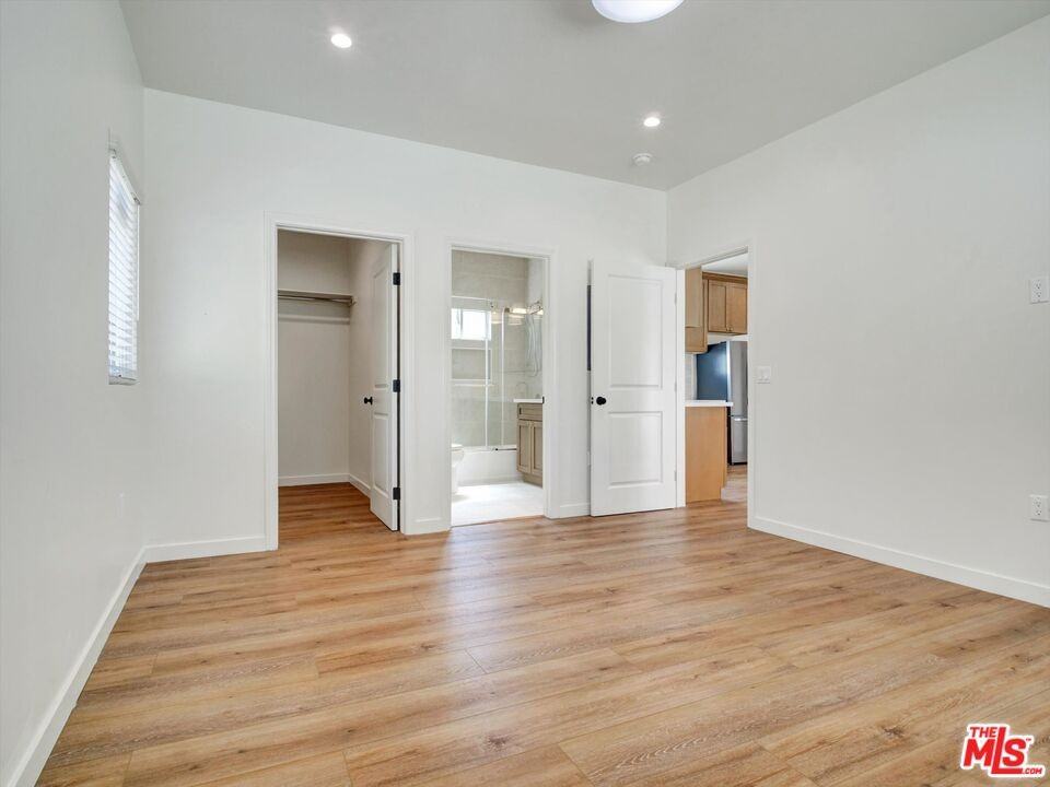 1924 Granville Ave - Photo 2 of 8