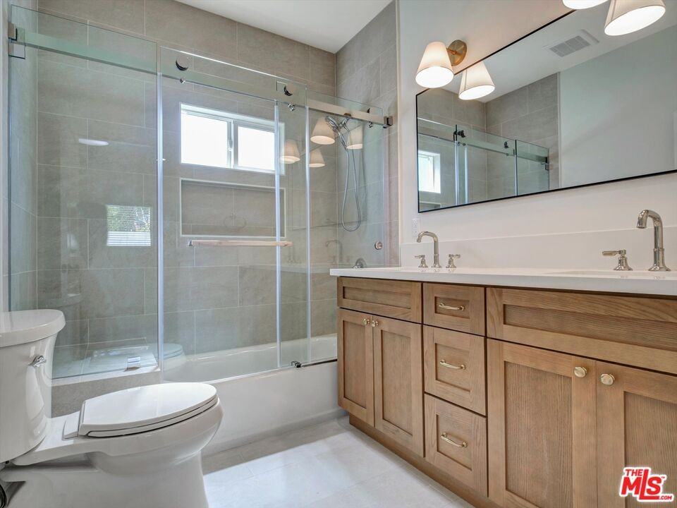 1924 Granville Ave - Photo 3 of 8