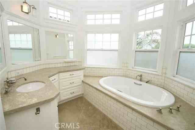 409 S Gertruda Ave - Photo 7 of 8