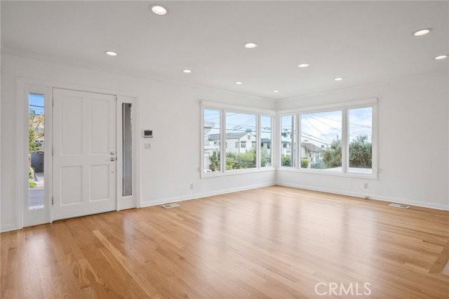 623 14th St - Photo 7 of 8
