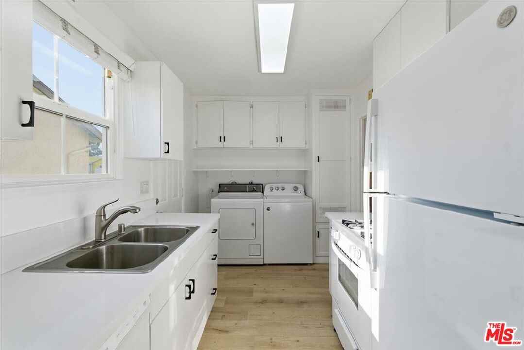 2513 190th St #B - Photo 6 of 8