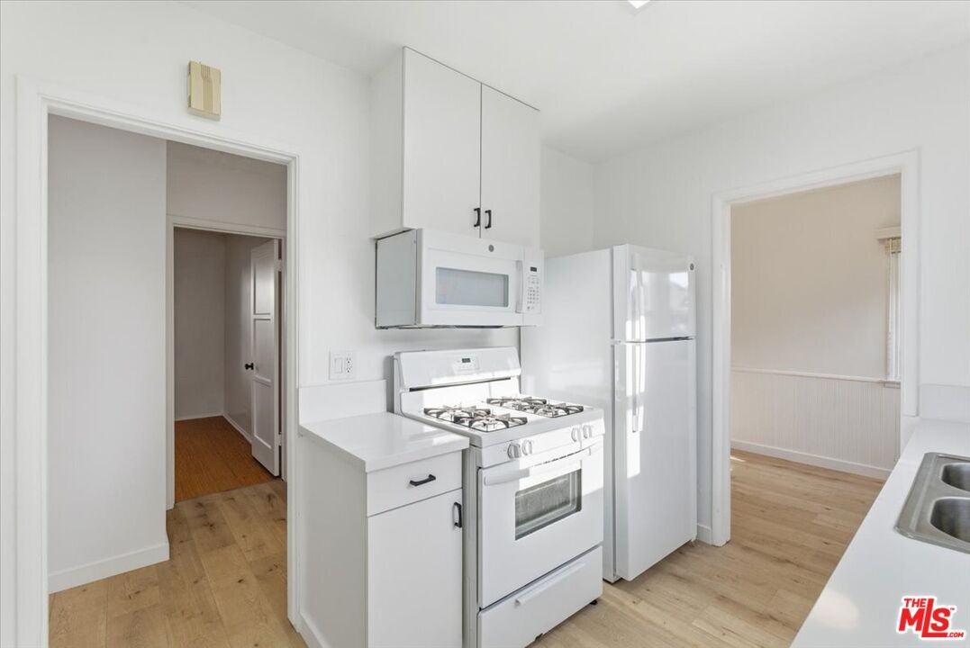 2513 190th St #B - Photo 7 of 8