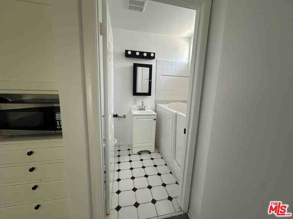 5738 Brushton St - Photo 5 of 8