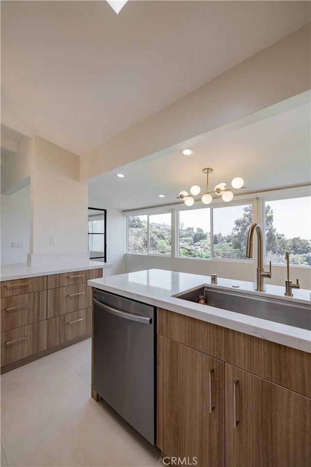 815 Park Ave - Photo 5 of 44
