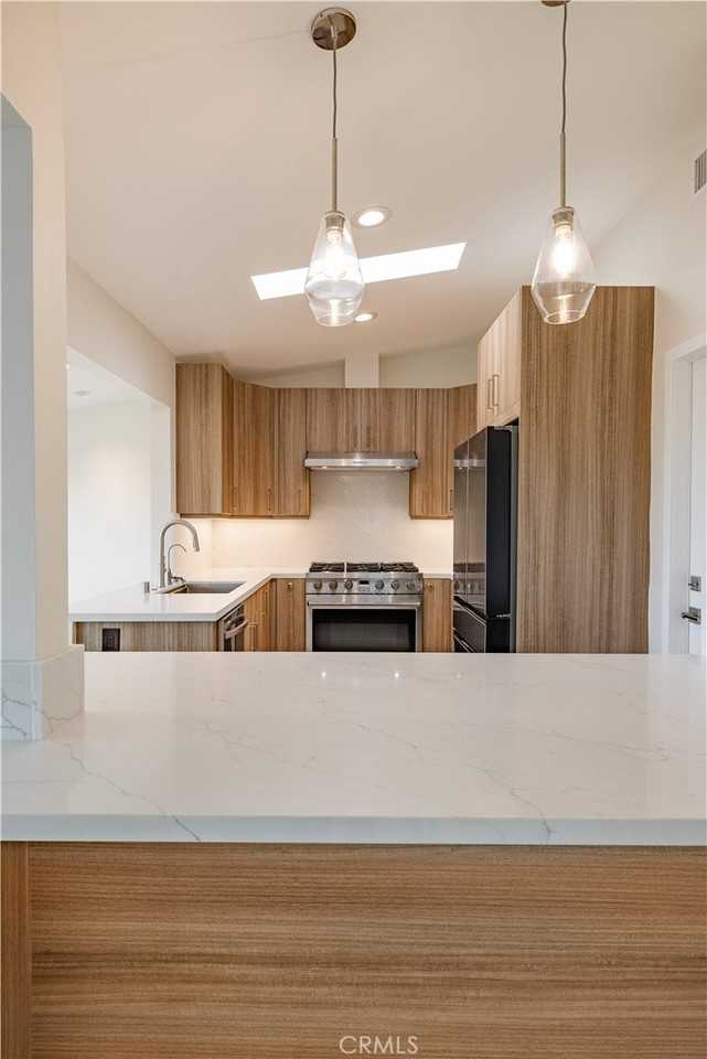 815 Park Ave - Photo 6 of 44
