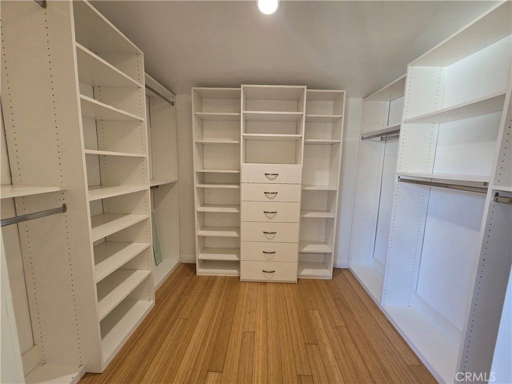 1154 S Barrington Ave #312 - Photo 7 of 17