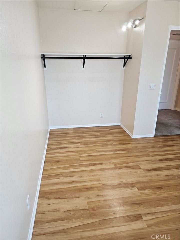 11812 Amethyst Ct - Photo 5 of 40