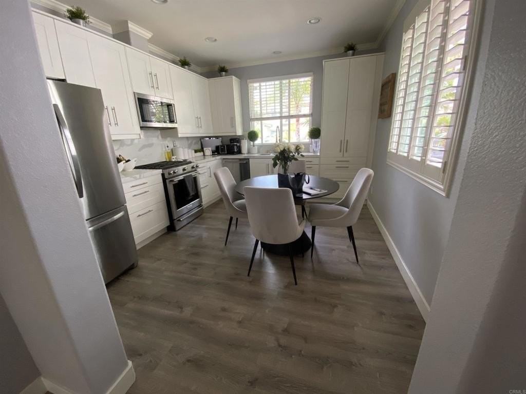 1443 Blackstone Ave - Photo 3 of 19