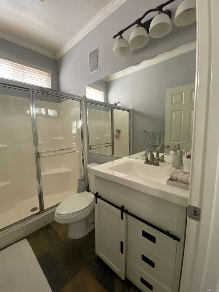 1443 Blackstone Ave - Photo 7 of 19